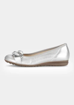Ballerina aus Leder mit Schmuckkette