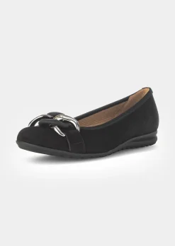 Ballerina aus Leder mit Schmuckkette
