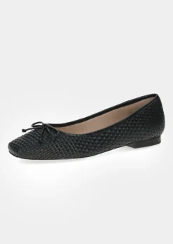 Ballerina in eleganter Flechtoptik