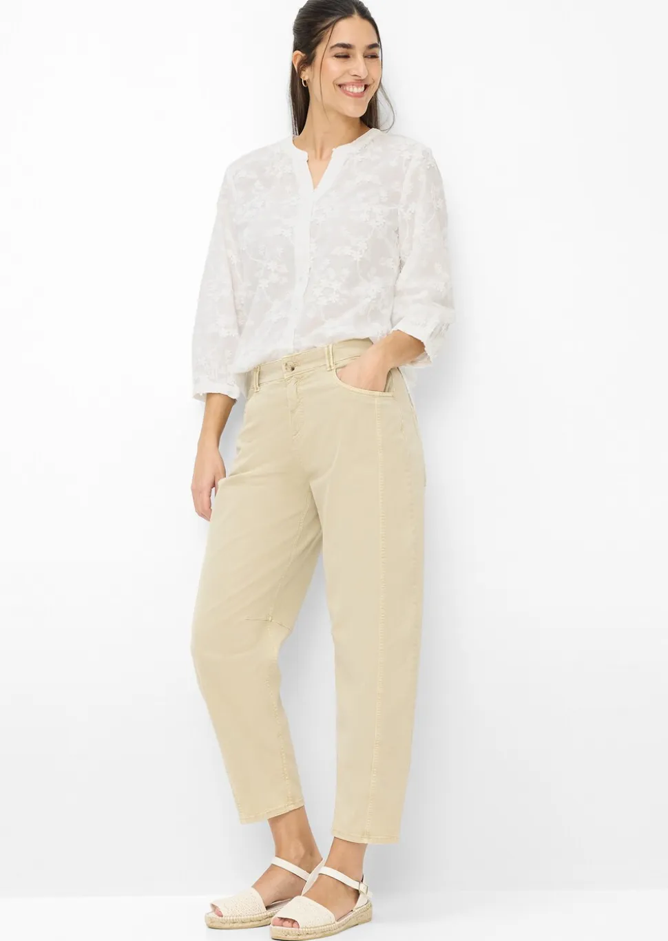 Baumwollbluse mit aufgesetzten Blüten