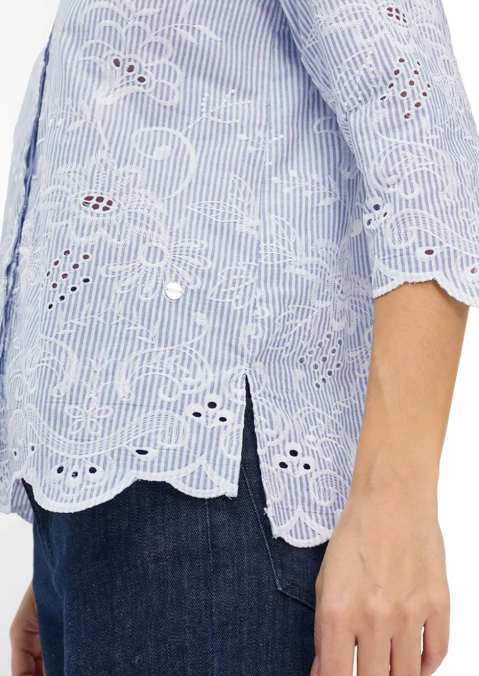 Baumwollbluse mit Streifen und Blütenstickerei
