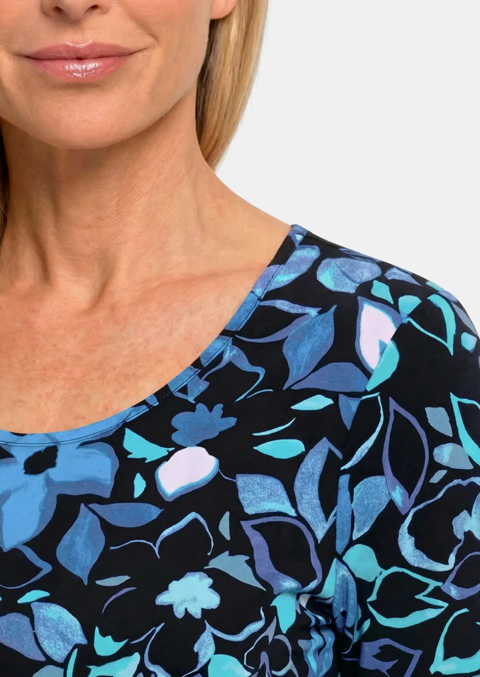 Baumwollshirt mit farbstarkem Blütenmuster
