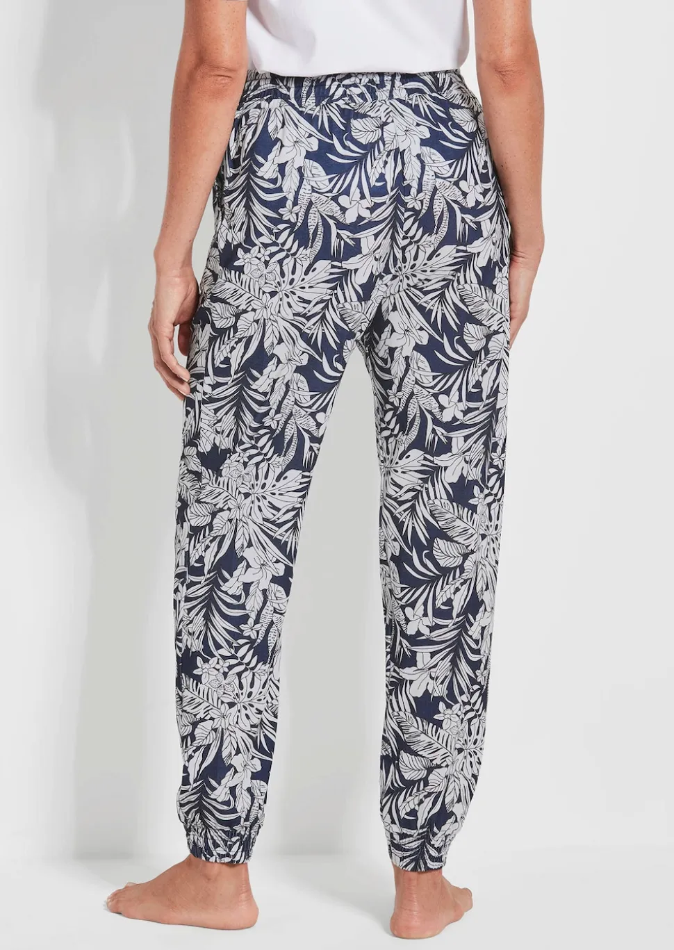 Bequeme Jogginghose mit Blätter-Print