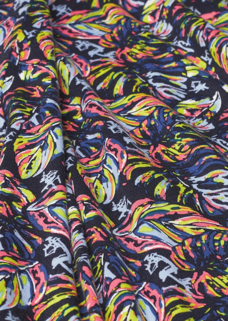 Bequemes Freizeitkleid in modischem Druck