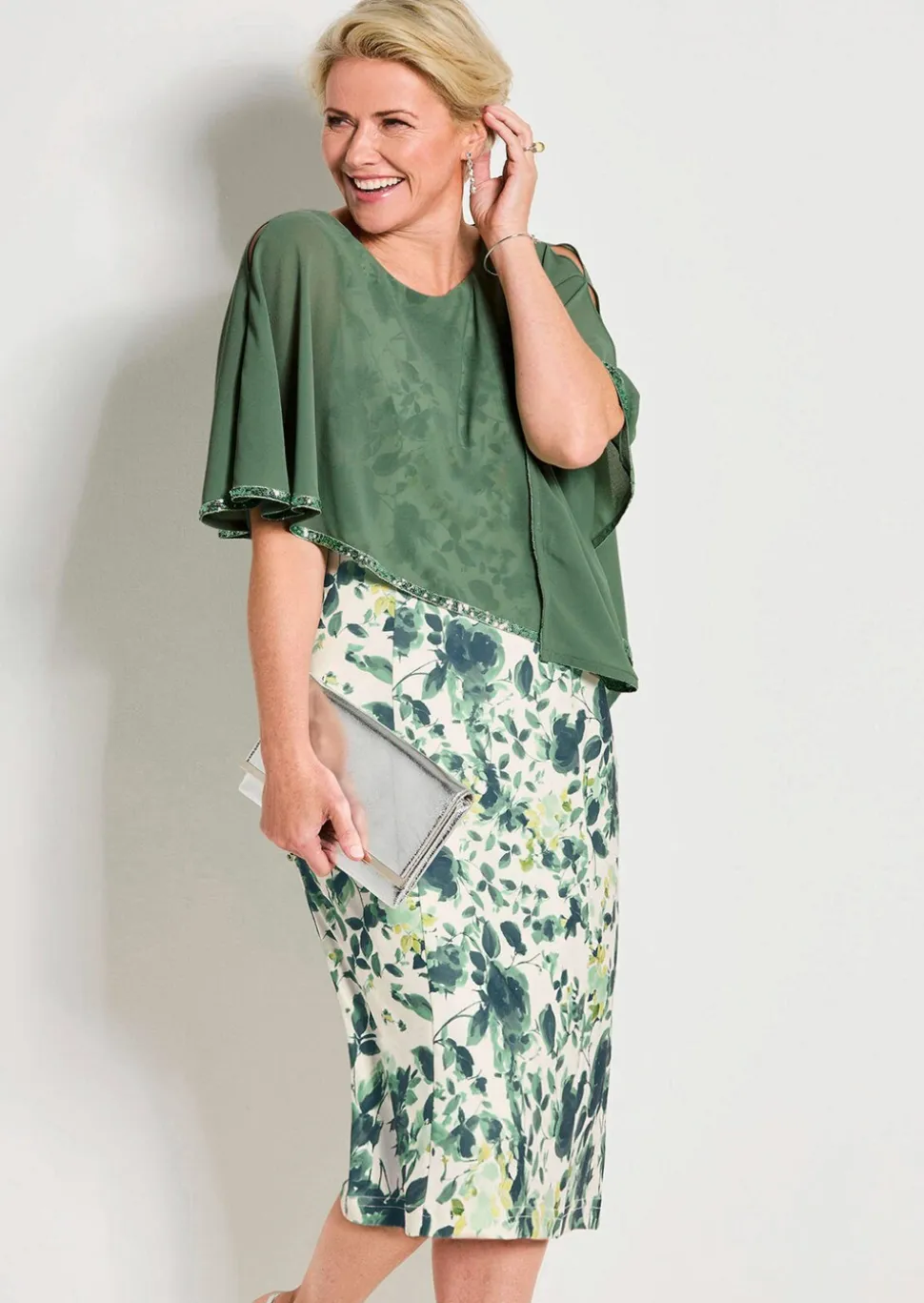 Blumenkleid mit Chiffon-Überwurf