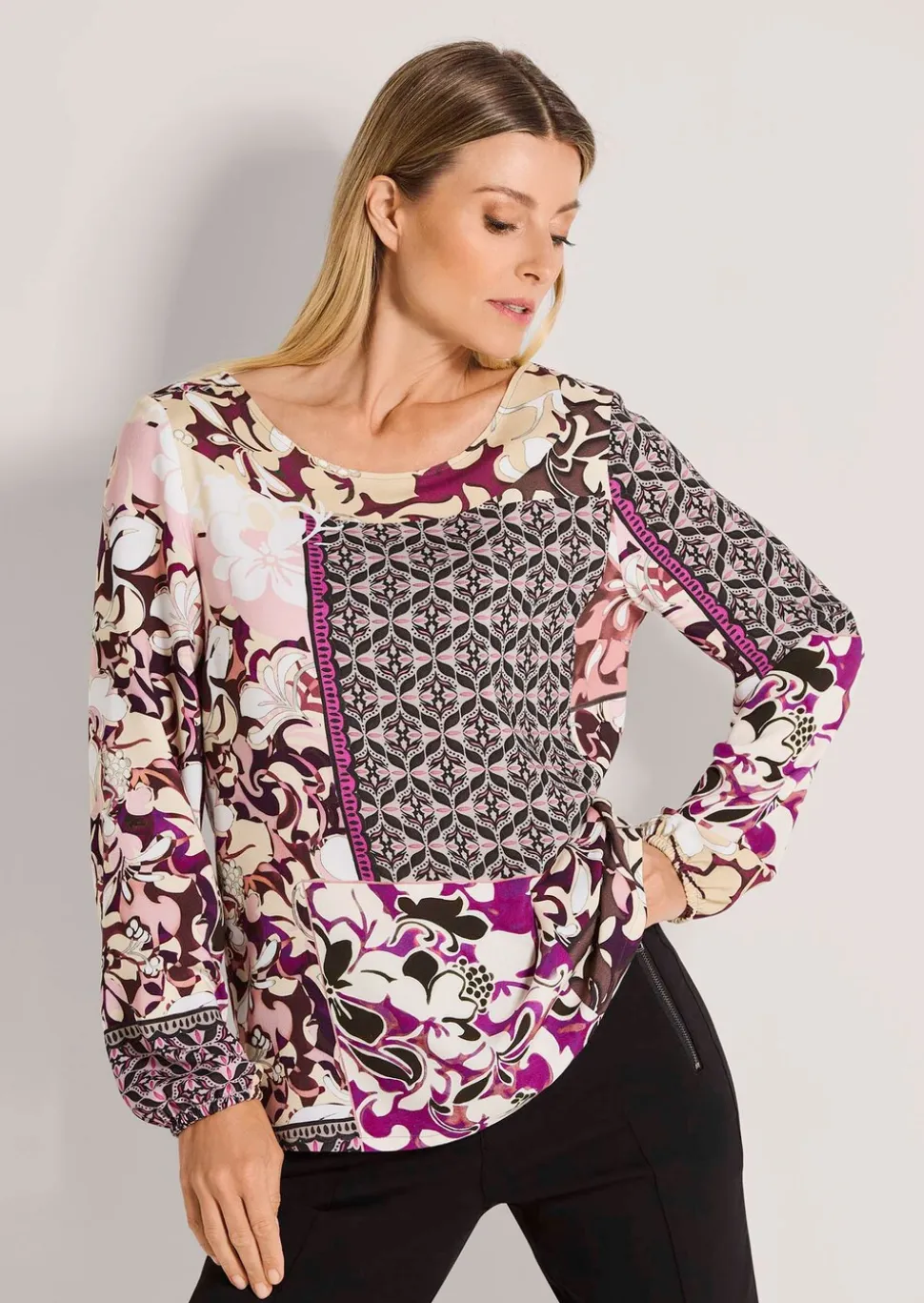 Bluse mit Blumenprint und Bordüre