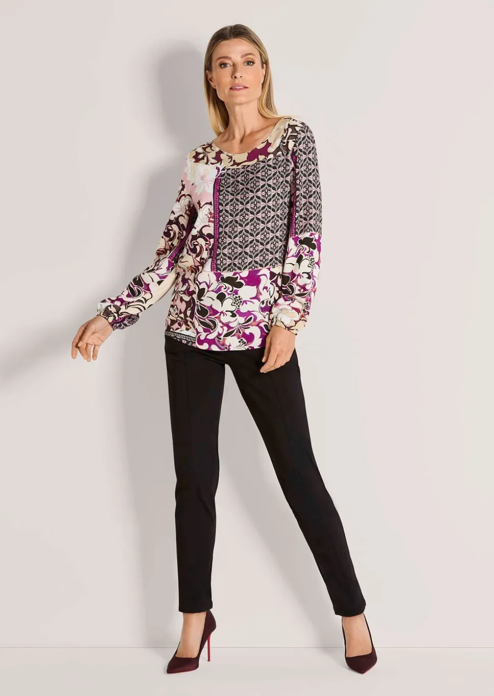 Bluse mit Blumenprint und Bordüre