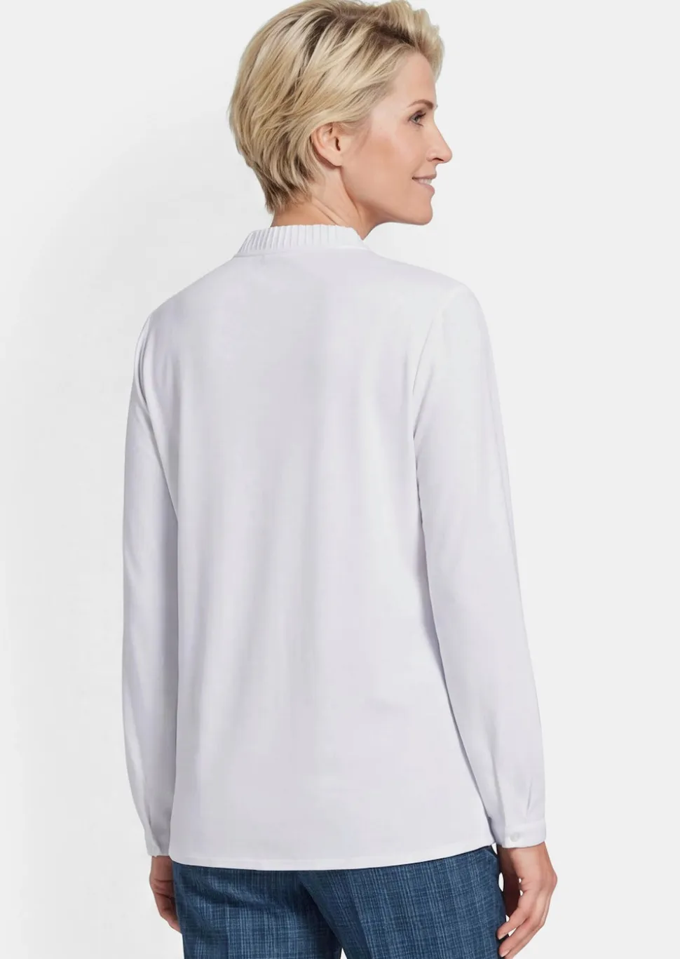 Bluse mit raffinierter Ausschnittlösung