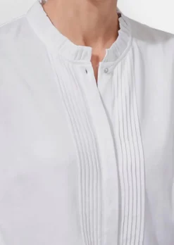 Bluse mit raffinierter Ausschnittlösung