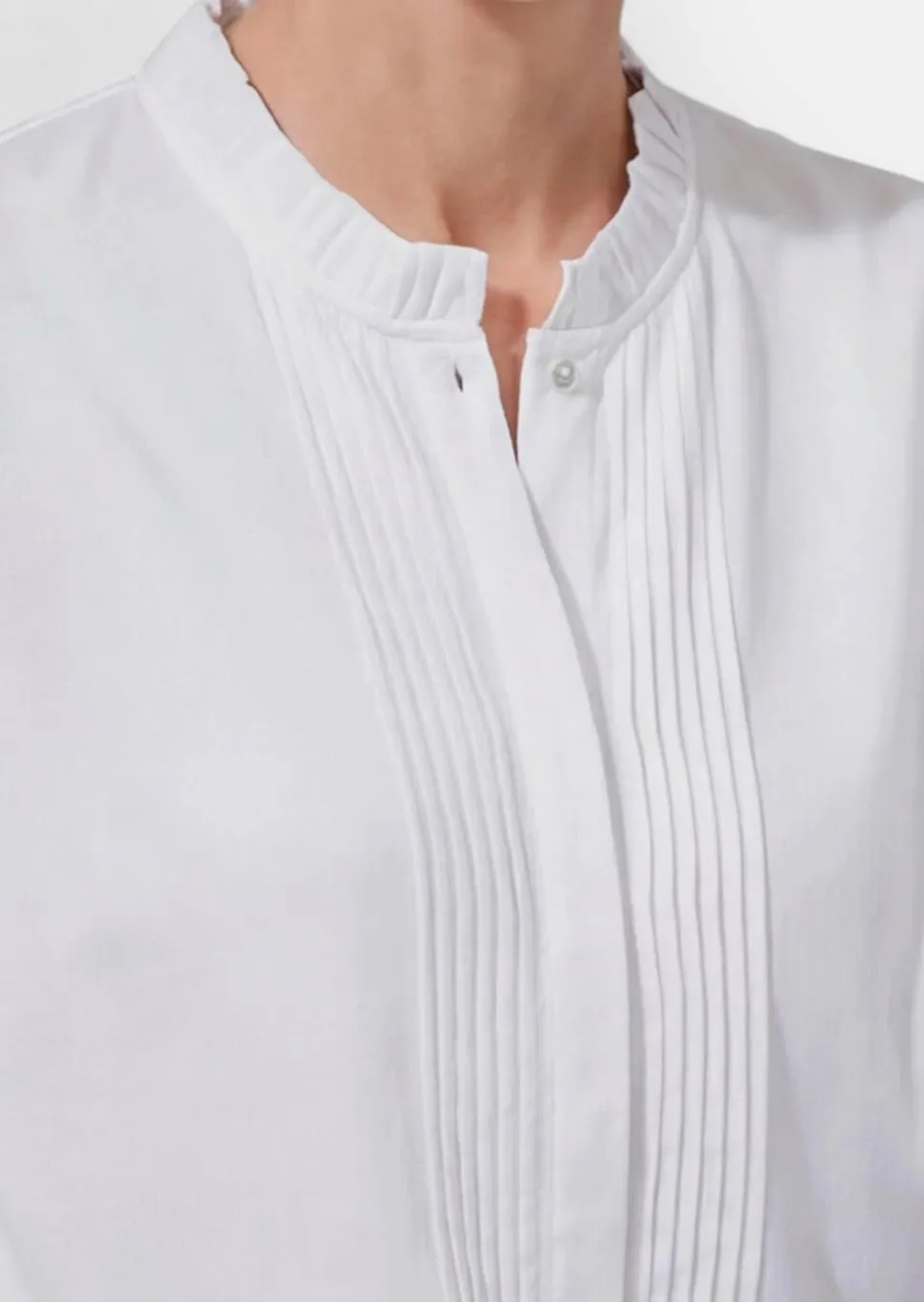 Bluse mit raffinierter Ausschnittlösung