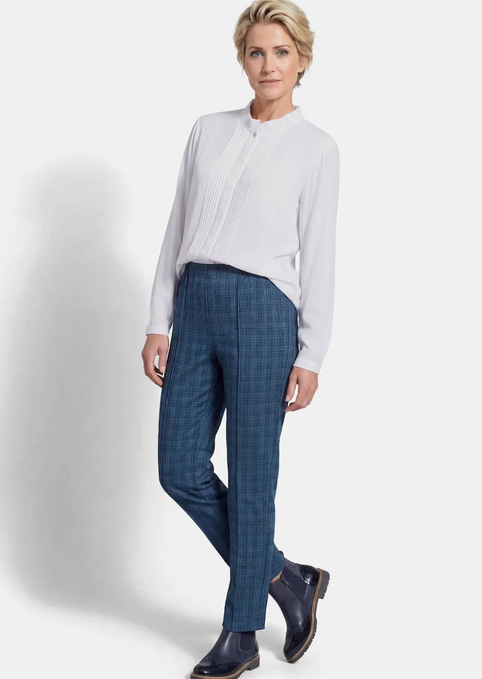 Bluse mit raffinierter Ausschnittlösung