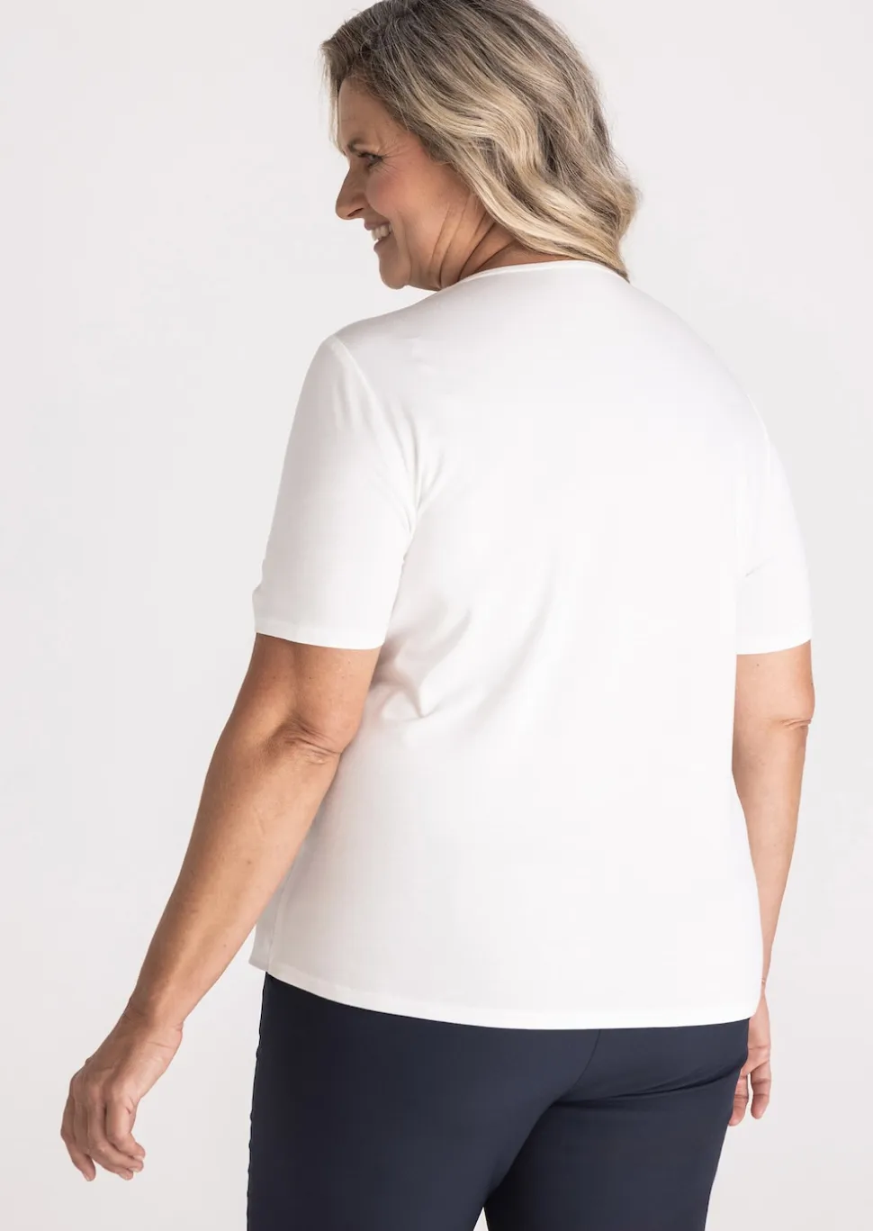 Blusenshirt mit Zierelement am Dekolleté
