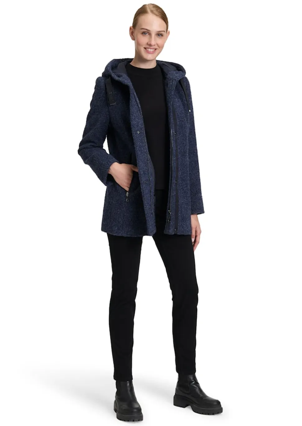 Bouclé-Jacke im sportiven Look