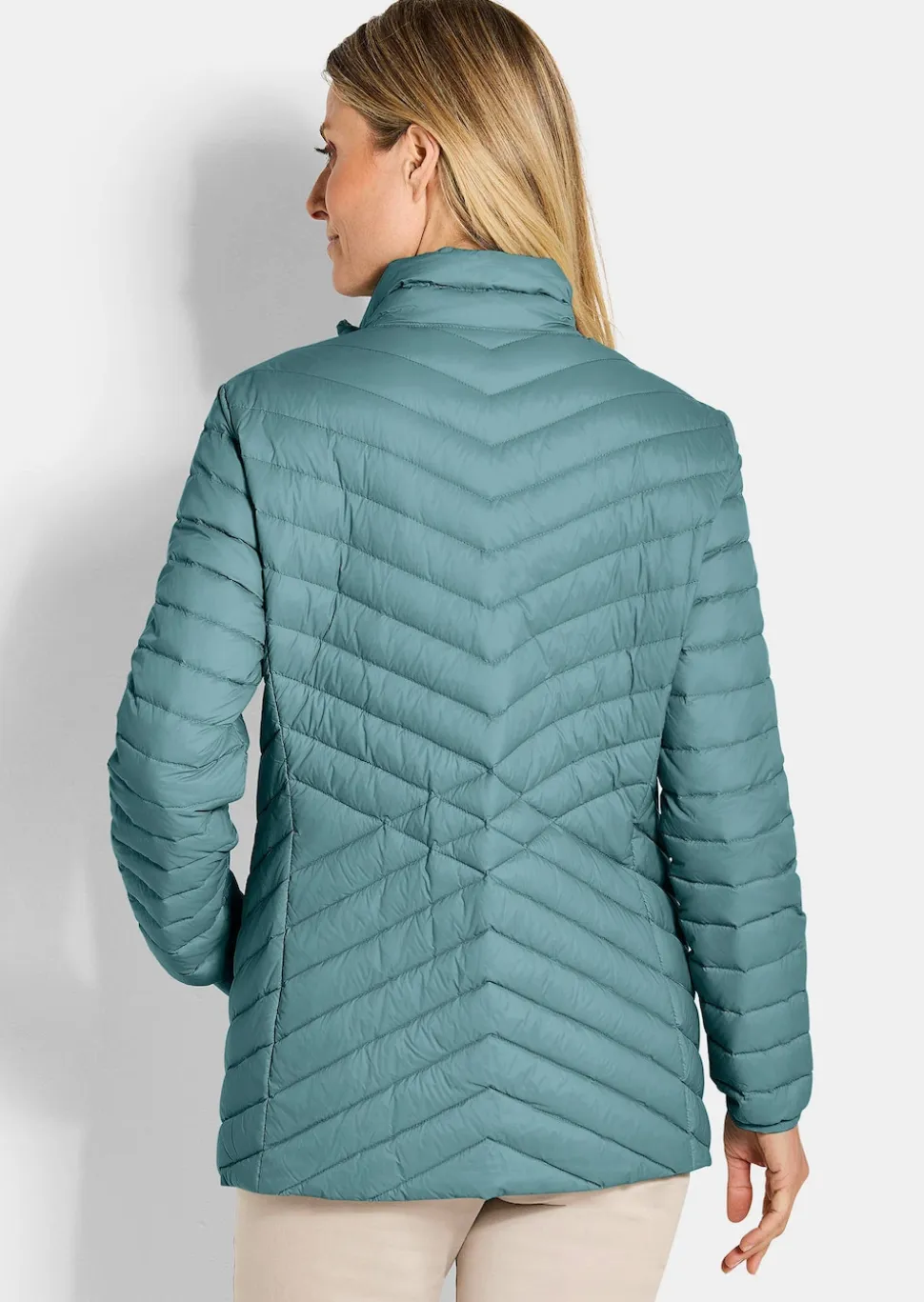 Daunenjacke mit femininer Steppung
