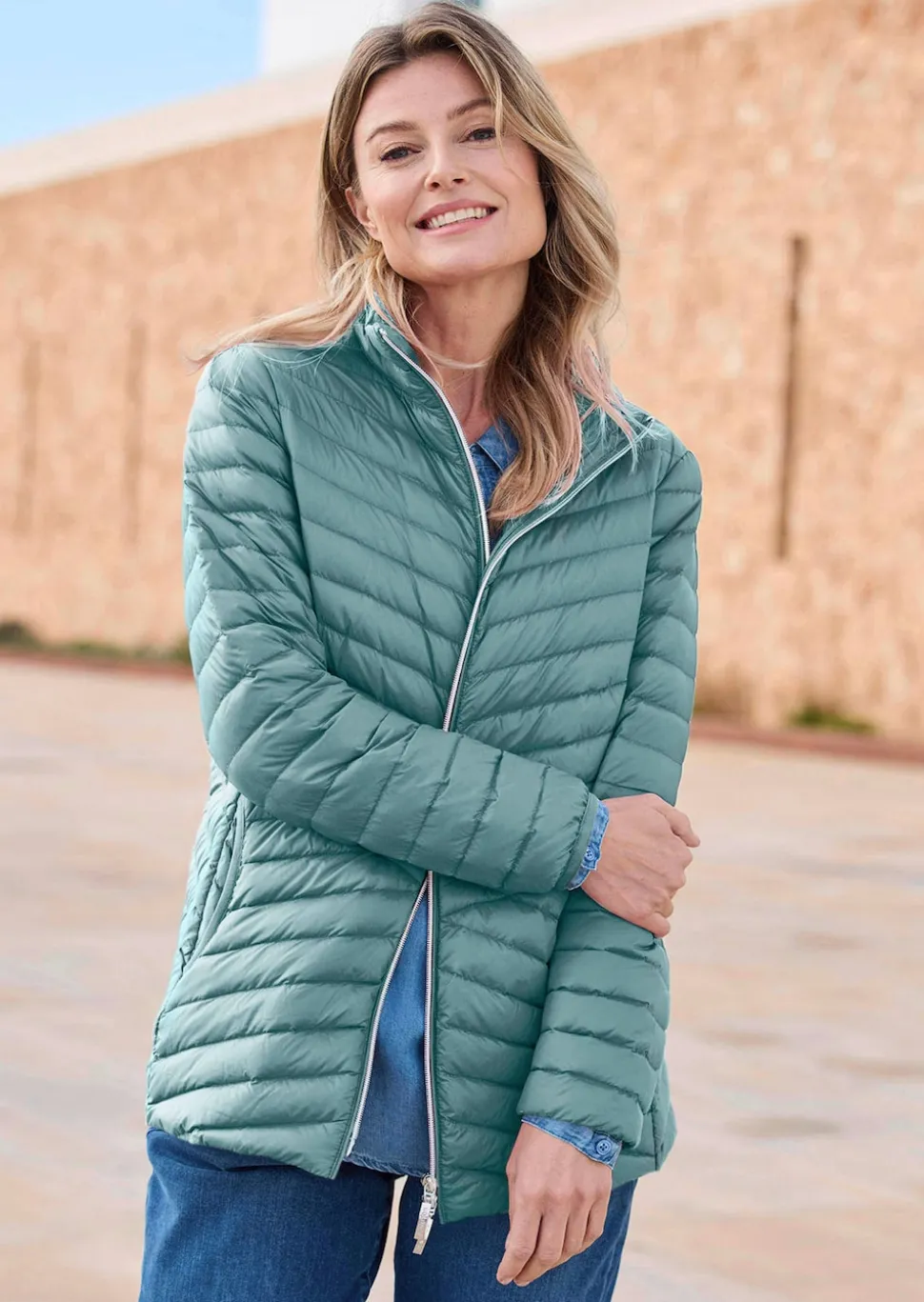 Daunenjacke mit femininer Steppung