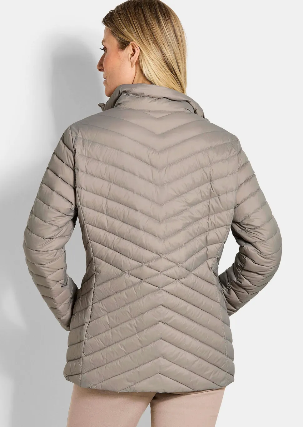 Daunenjacke mit femininer Steppung