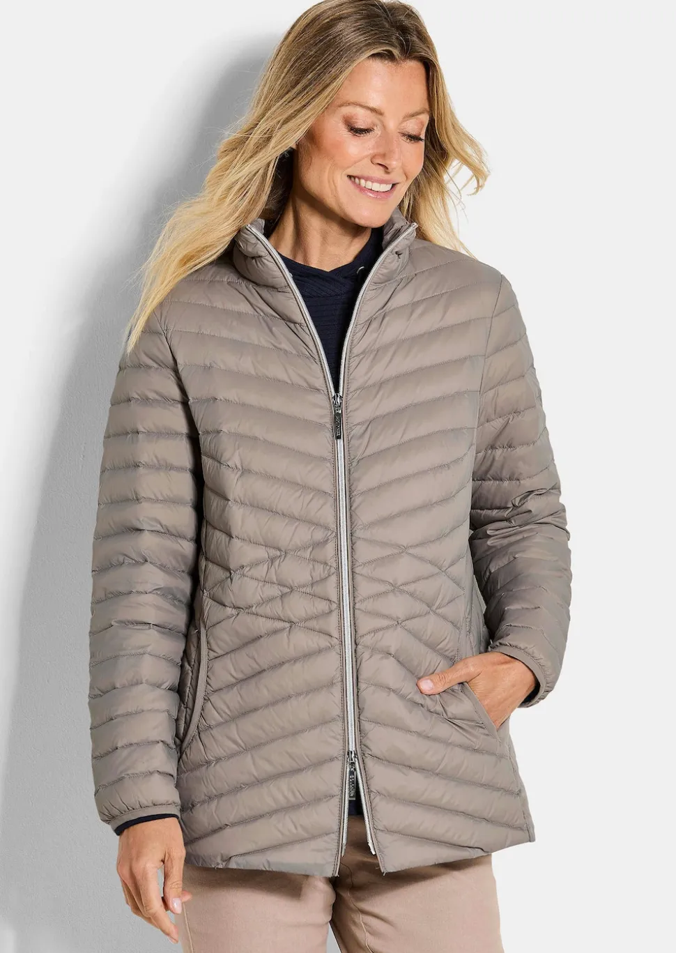 Daunenjacke mit femininer Steppung