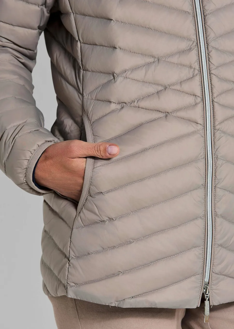 Daunenjacke mit femininer Steppung