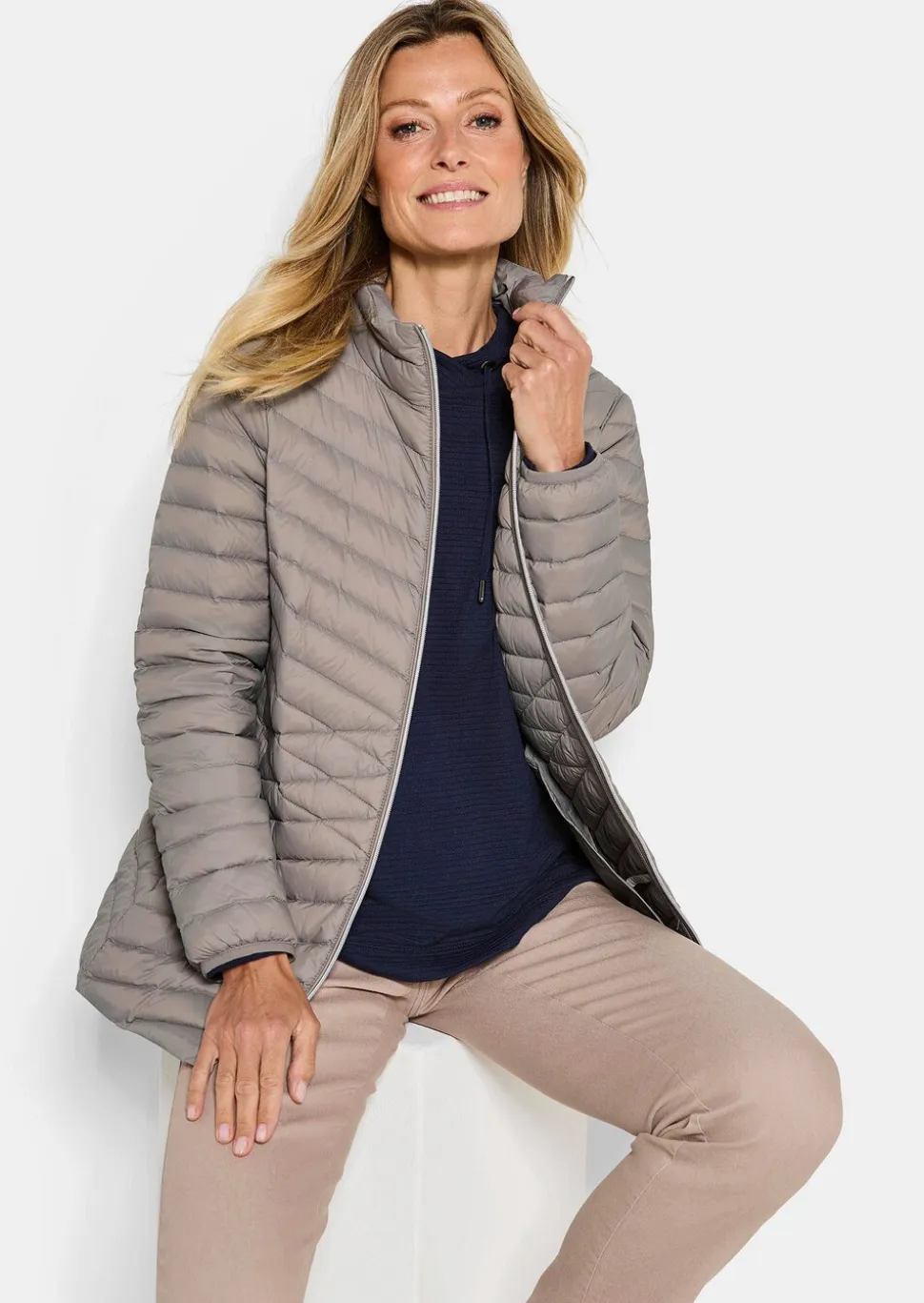 Daunenjacke mit femininer Steppung