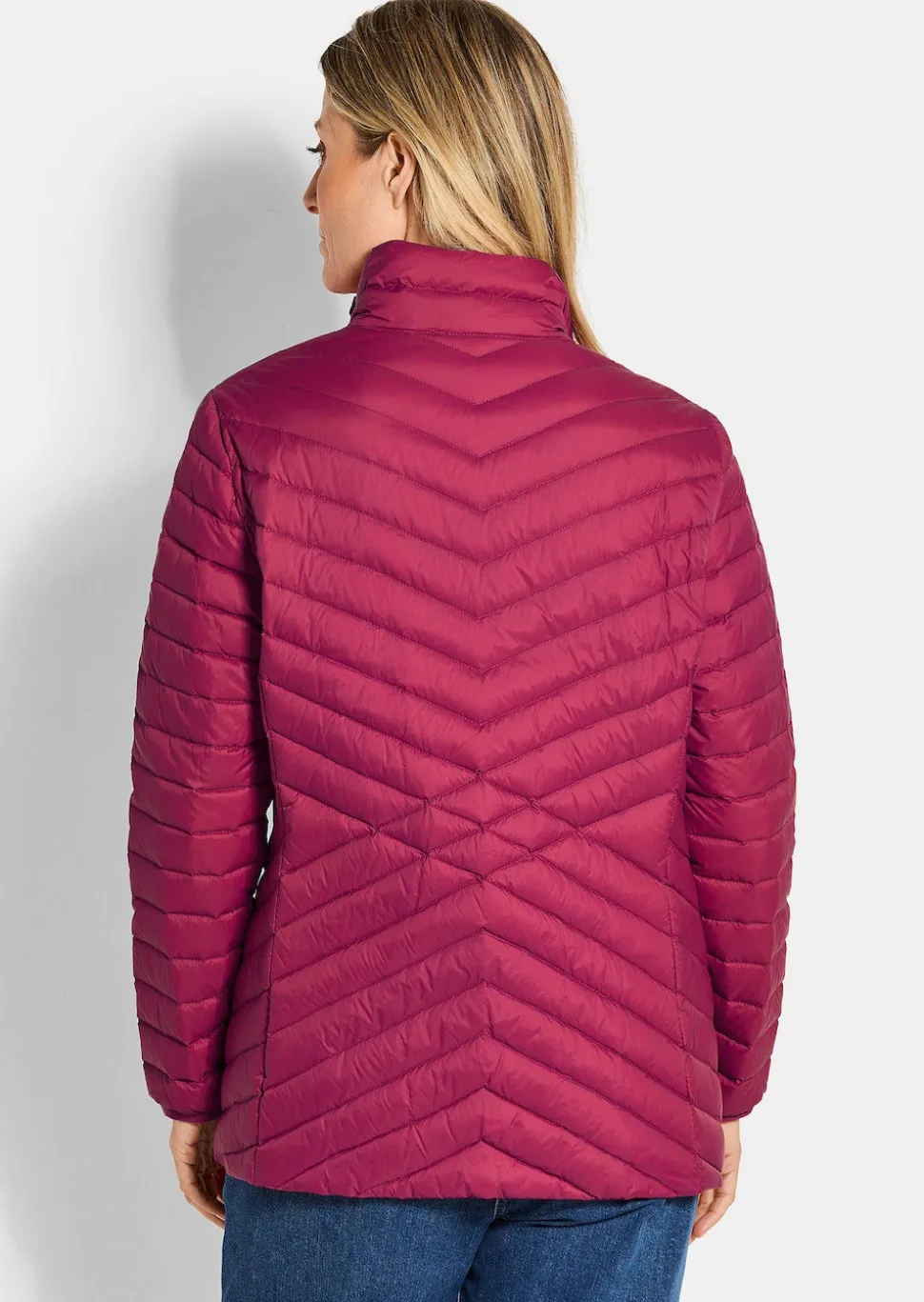 Daunenjacke mit femininer Steppung
