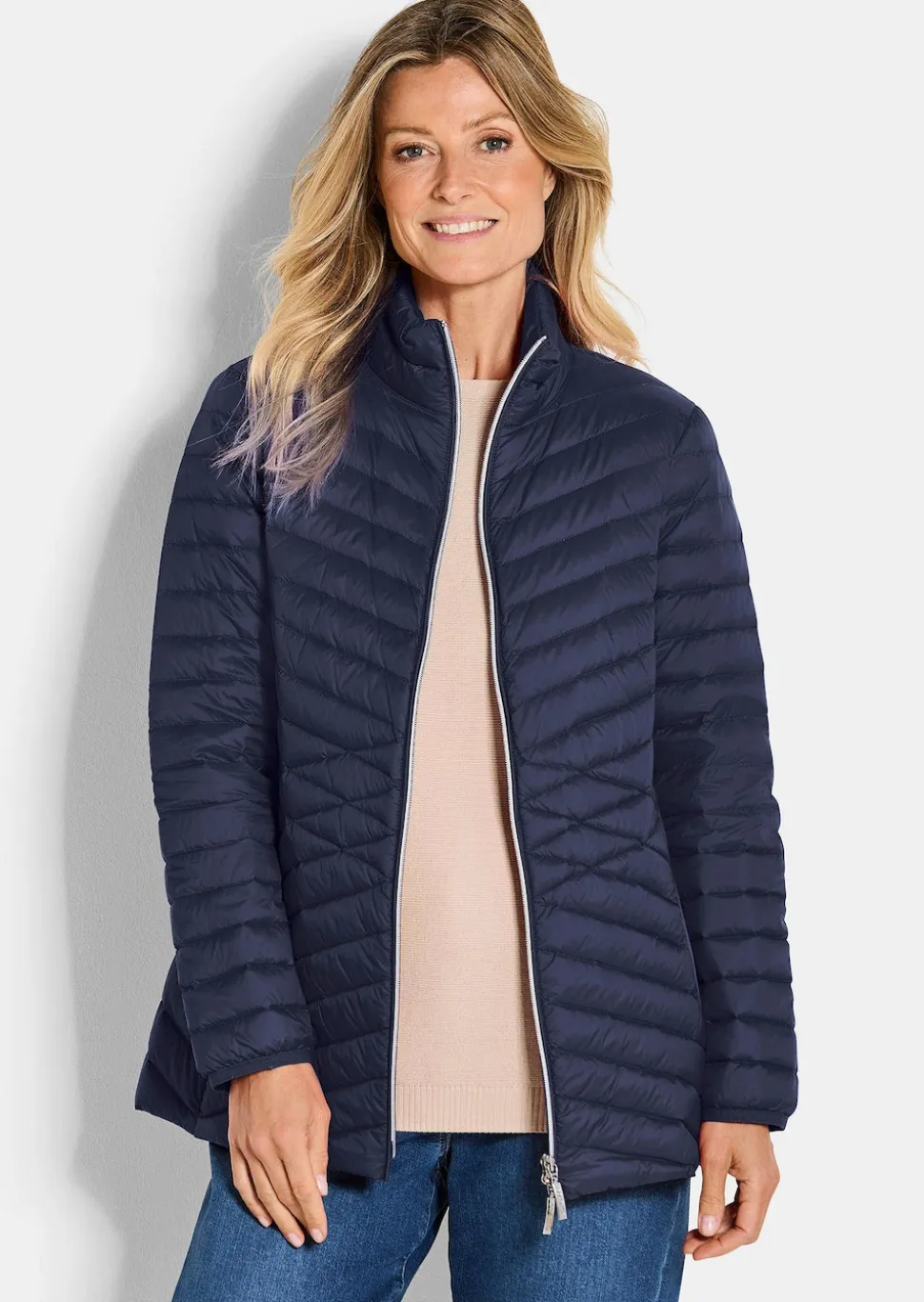 Daunenjacke mit femininer Steppung