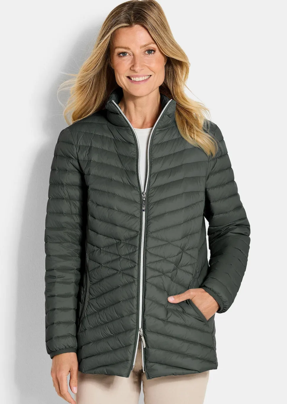 Daunenjacke mit femininer Steppung