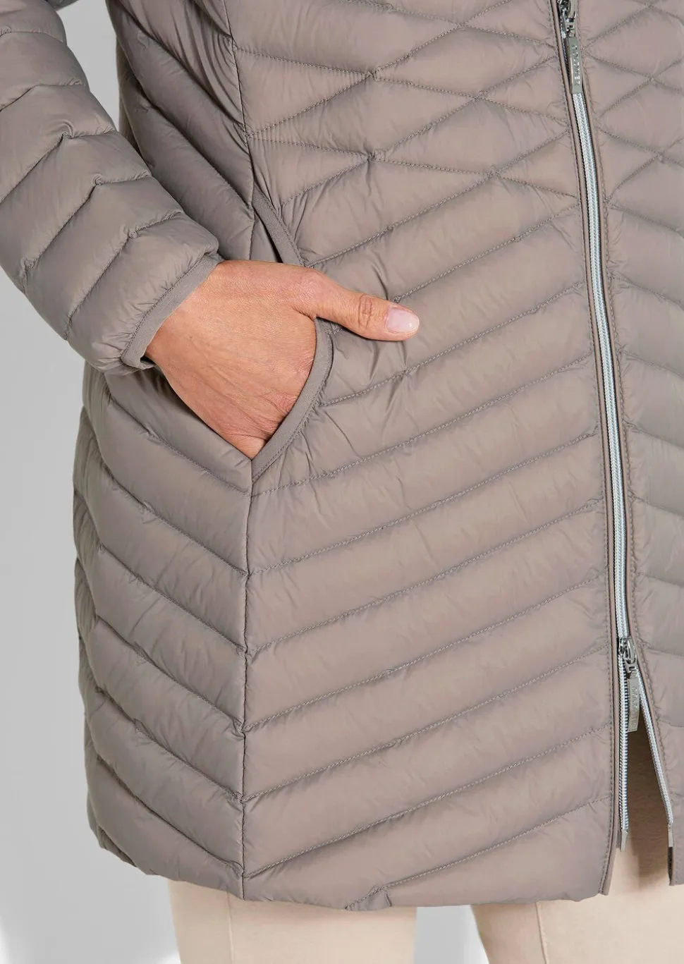 Daunenmantel mit femininer Steppung