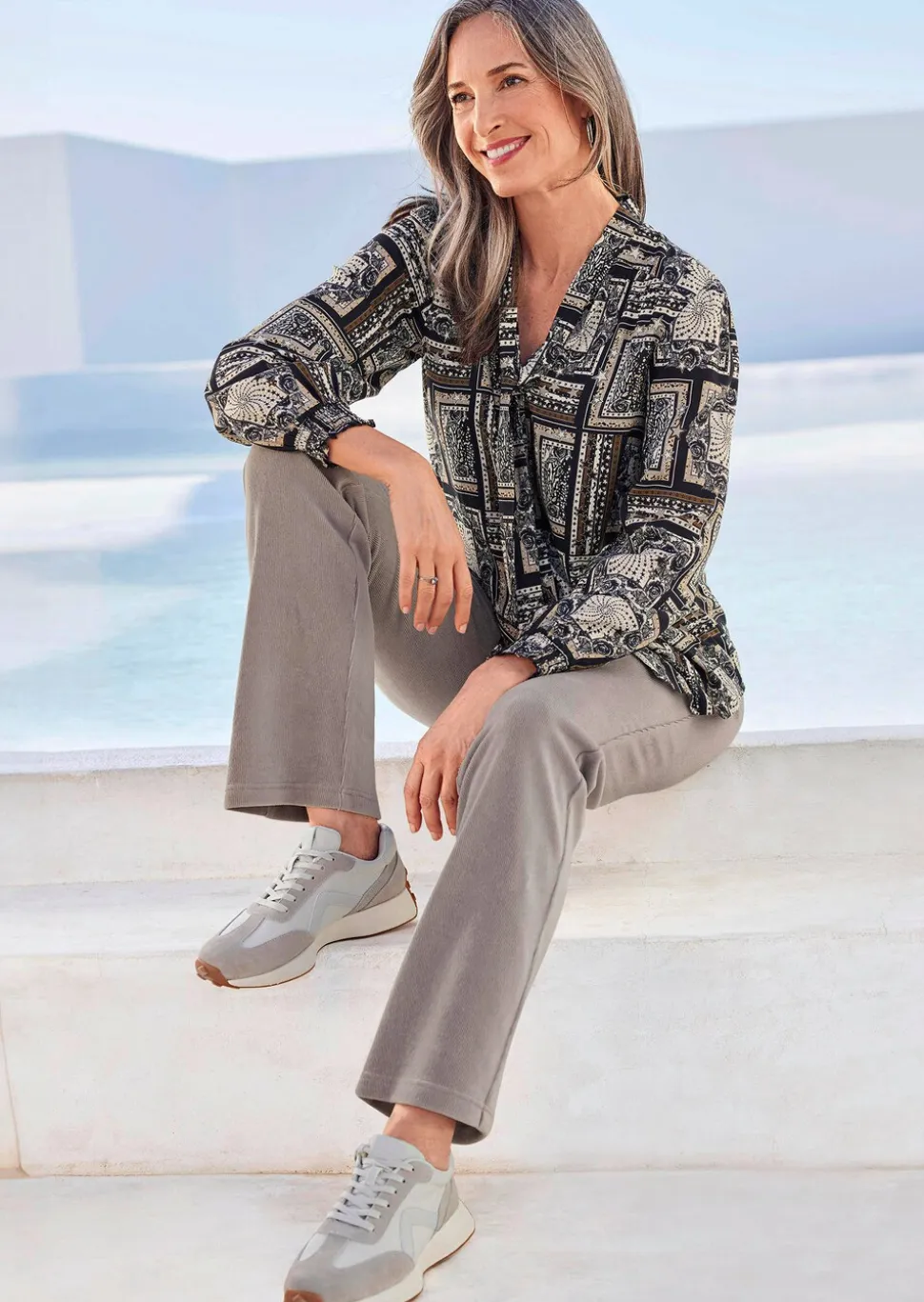 Druckbluse mit Tunika-Ausschnitt