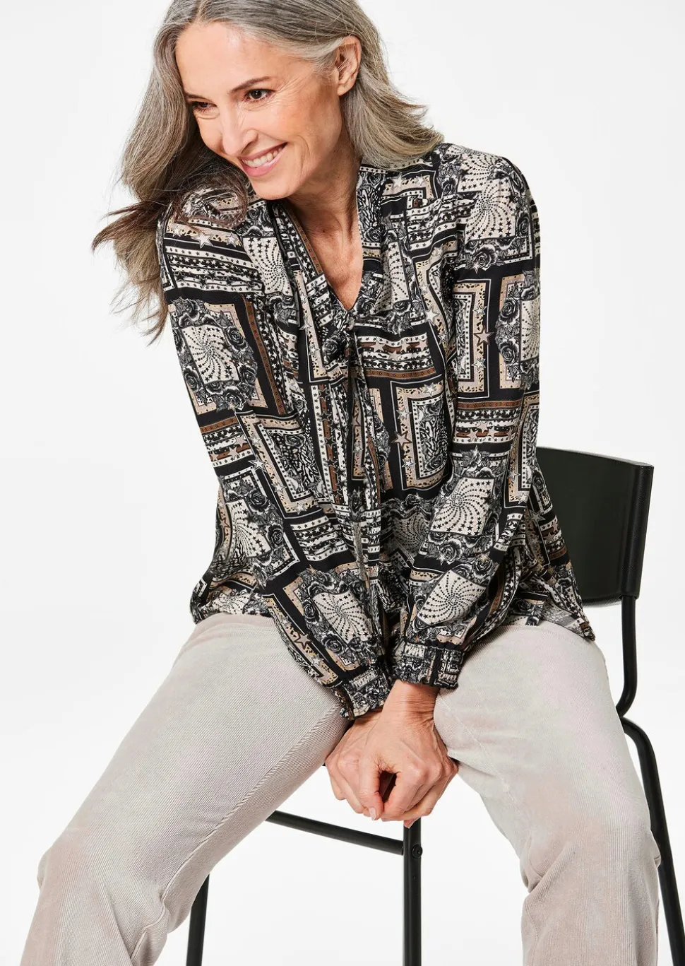 Druckbluse mit Tunika-Ausschnitt