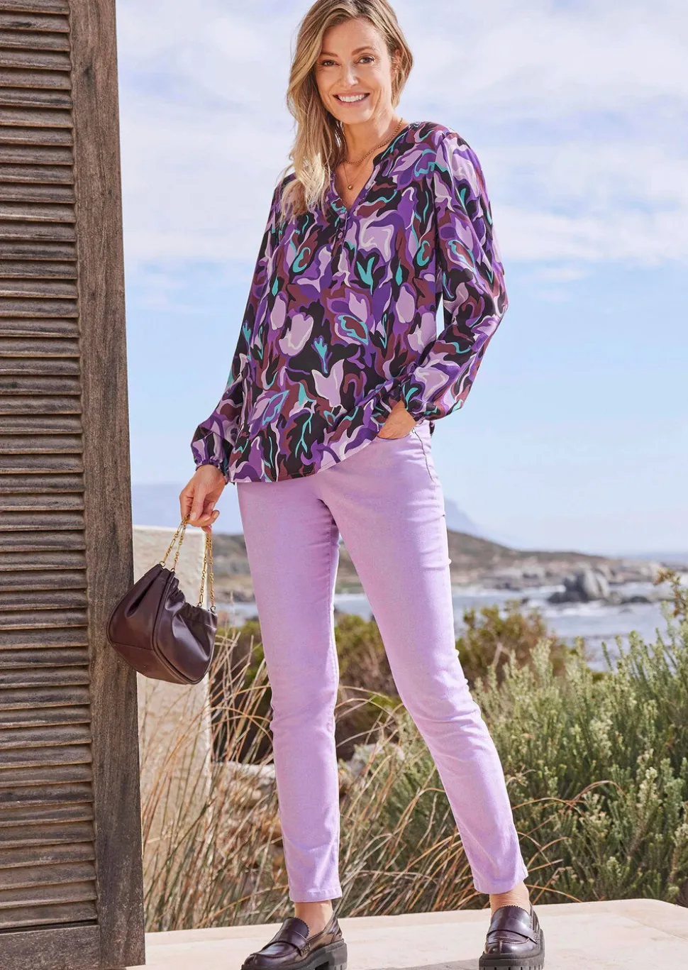 Druckbluse mit Tunikaausschnitt