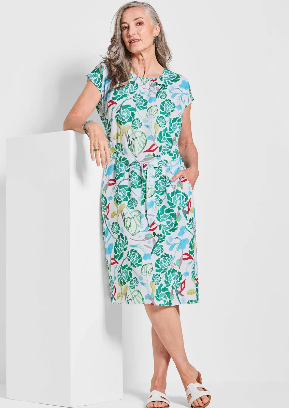 Druckkleid mit Alloverprint & Bindegürtel