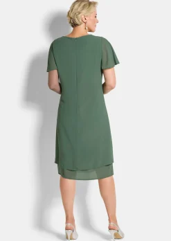 Elegantes Chiffon-Kleid mit Brosche