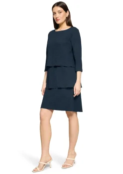 Elegantes Stufenkleid mit Wellensaum
