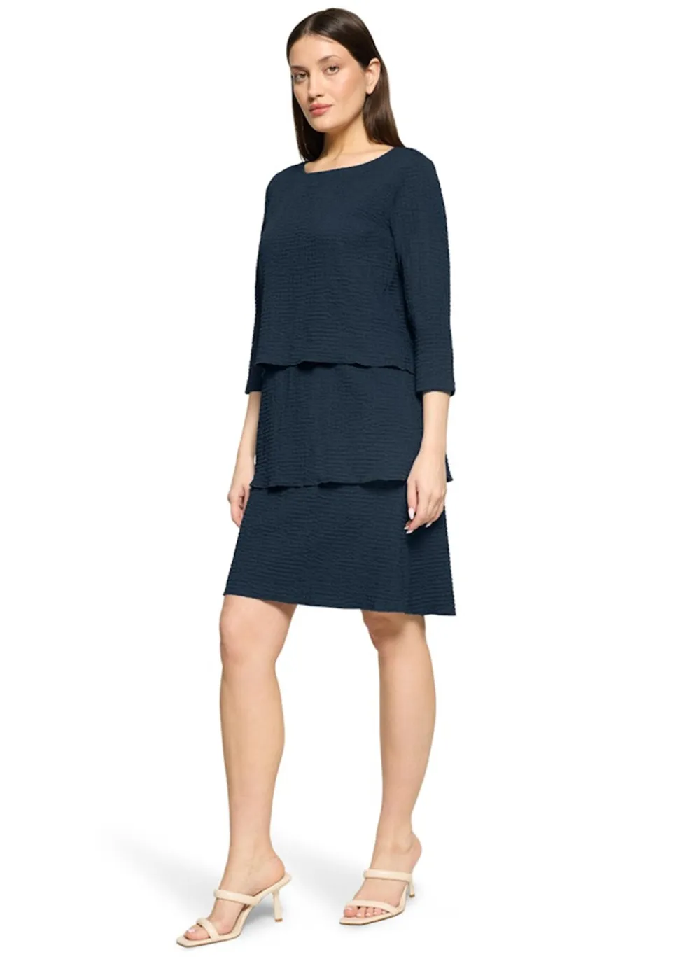 Elegantes Stufenkleid mit Wellensaum