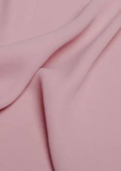 Feminine Bluse mit aufregender Ausschnittlösung