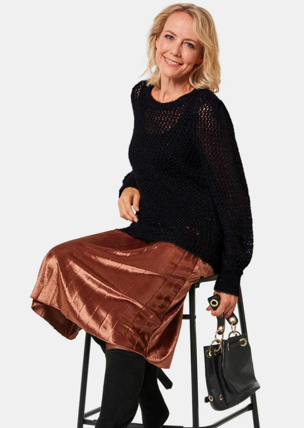Femininer Pullover in Netzoptik mit Pailletten