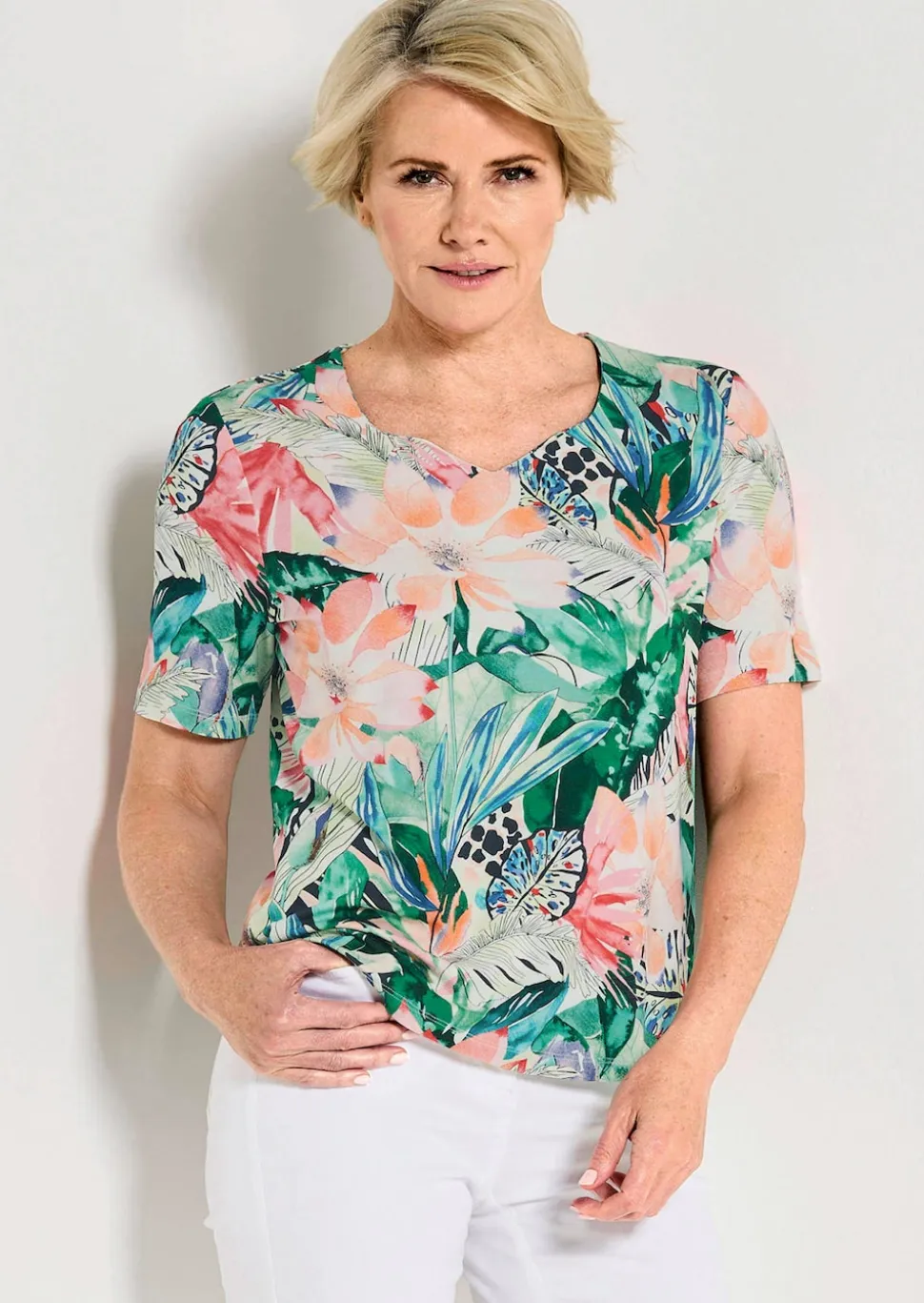 Feminines Shirt mit Herzausschnitt