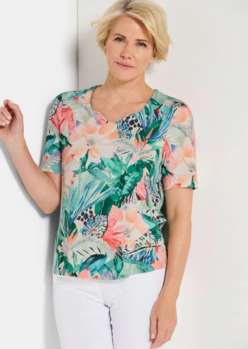 Feminines Shirt mit Herzausschnitt