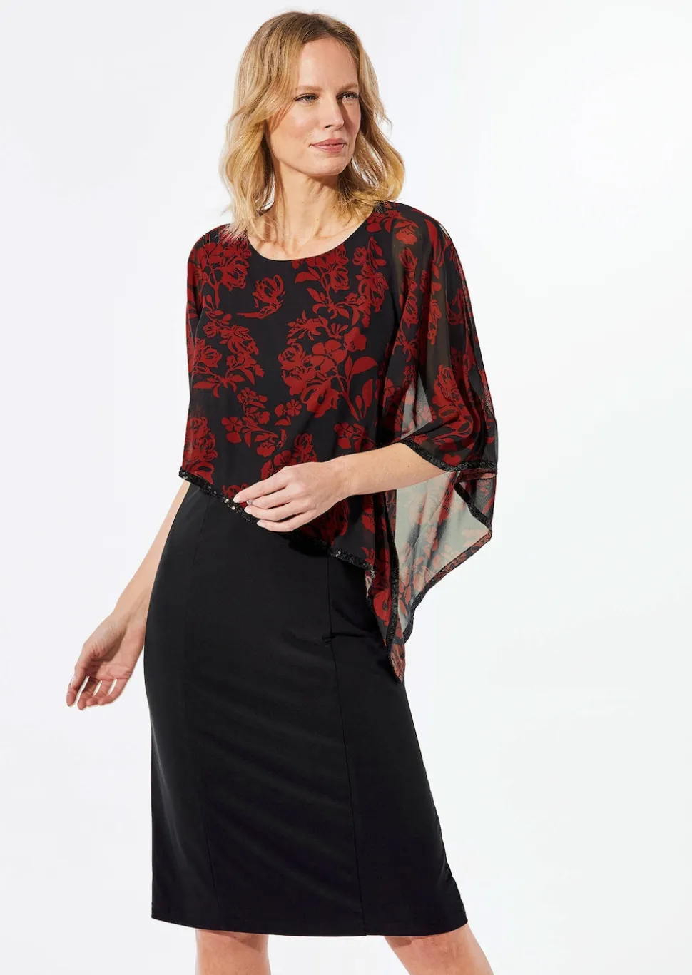 Festliches Kleid mit feinem Chiffonüberwurf