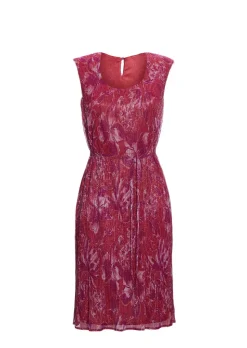 Figur umspielendes Kleid mit feinen Glanzgarnen