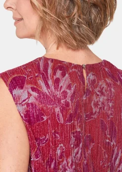 Figur umspielendes Kleid mit feinen Glanzgarnen