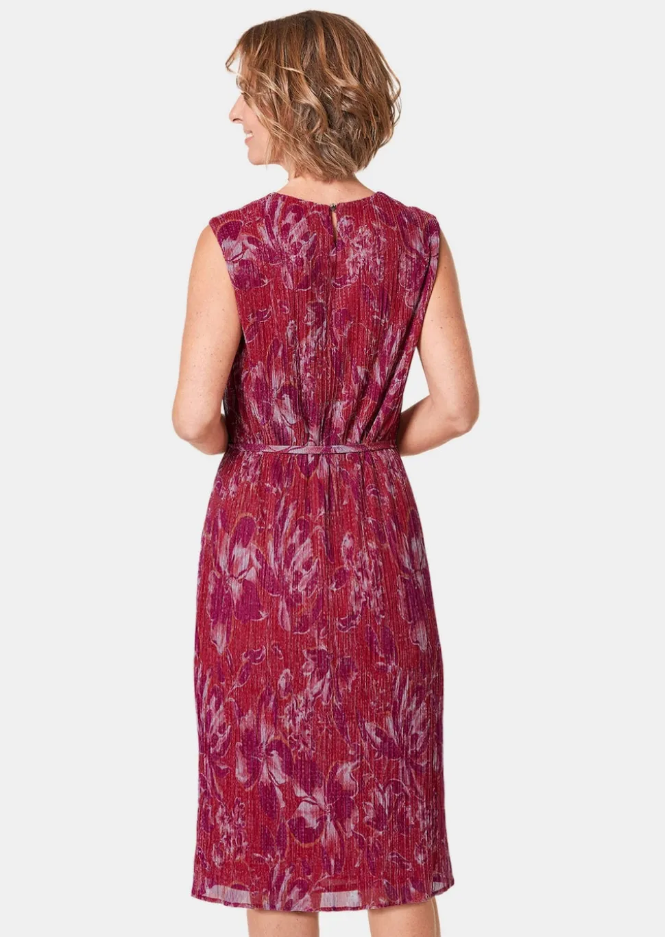 Figur umspielendes Kleid mit feinen Glanzgarnen