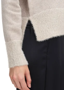 Flauschiger Strickpullover mit Pailletten
