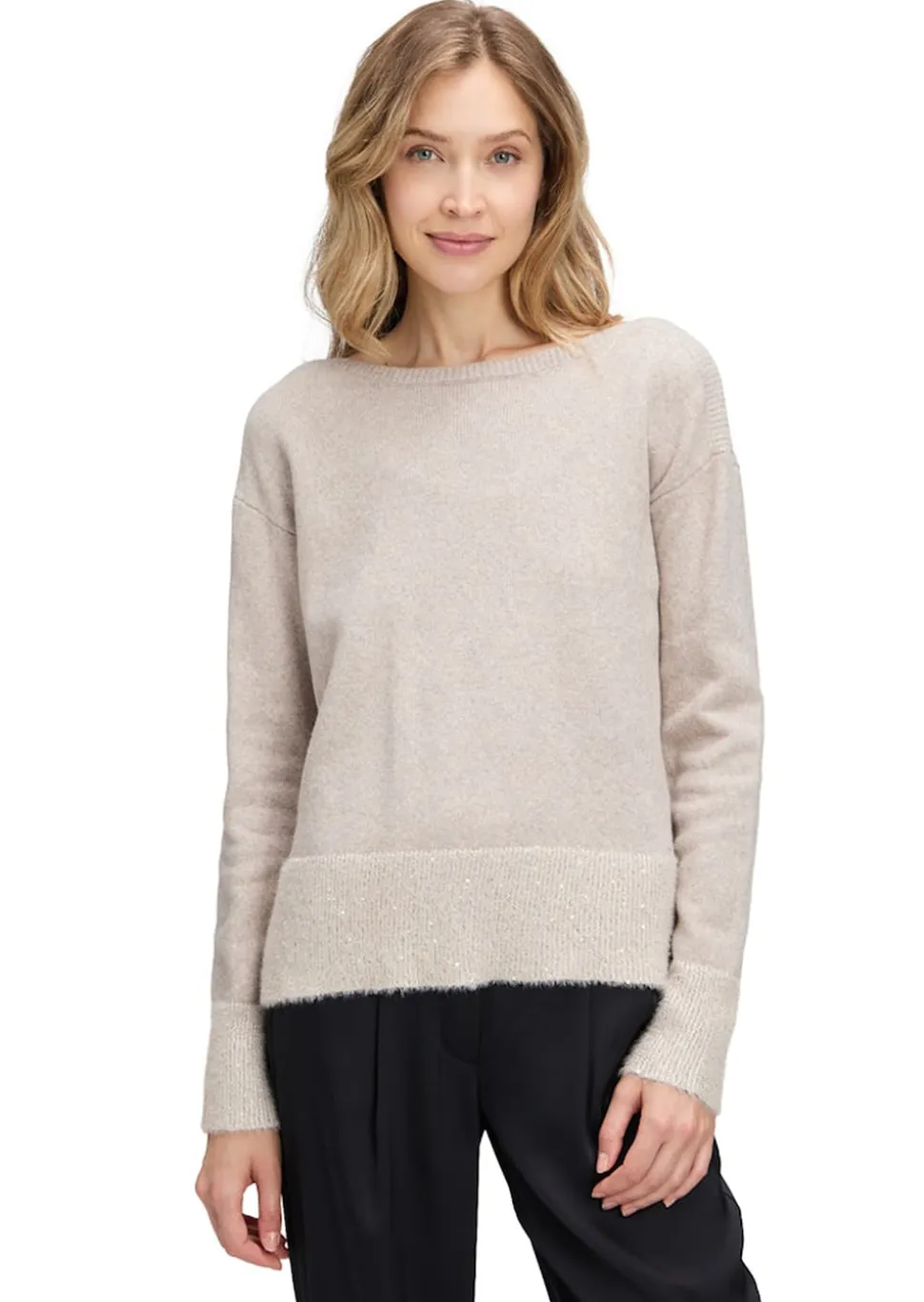 Flauschiger Strickpullover mit Pailletten