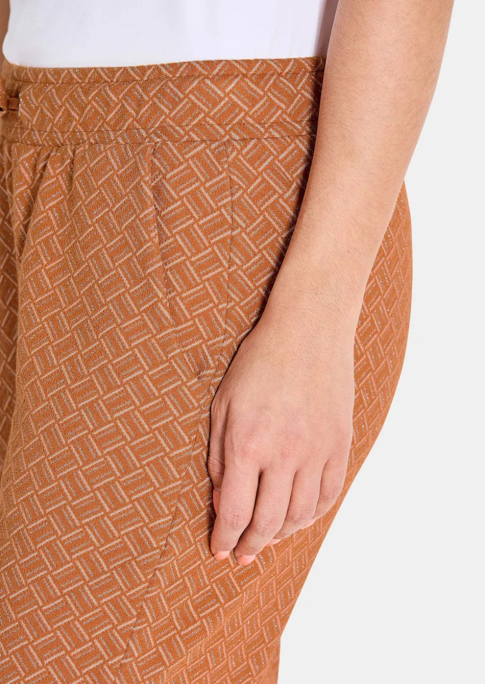Freizeithose mit Glanz-Details