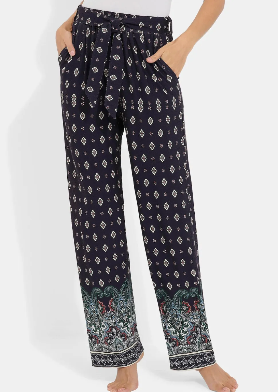 Freizeithose mit Schlupfbund und Stoffgürtel