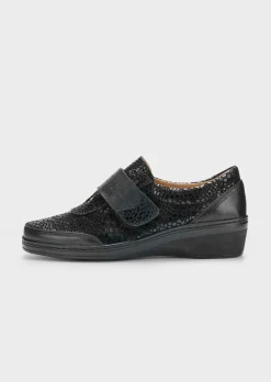 Halbschuhe aus Leder mit Glanzdetails
