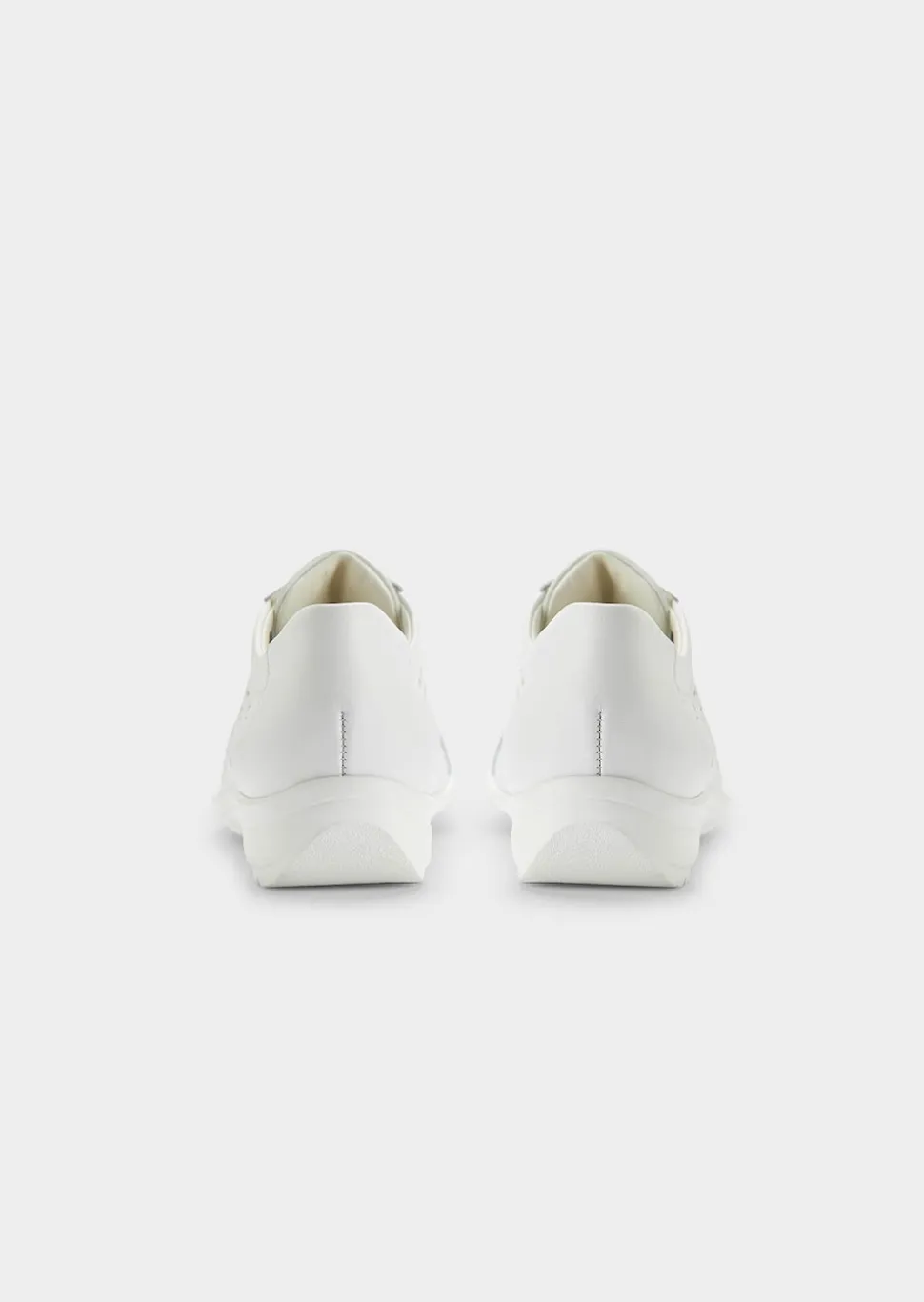 Halbschuhe mit dekorativer Perforierung