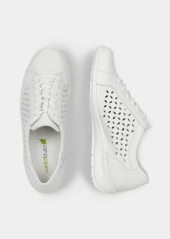 Halbschuhe mit dekorativer Perforierung