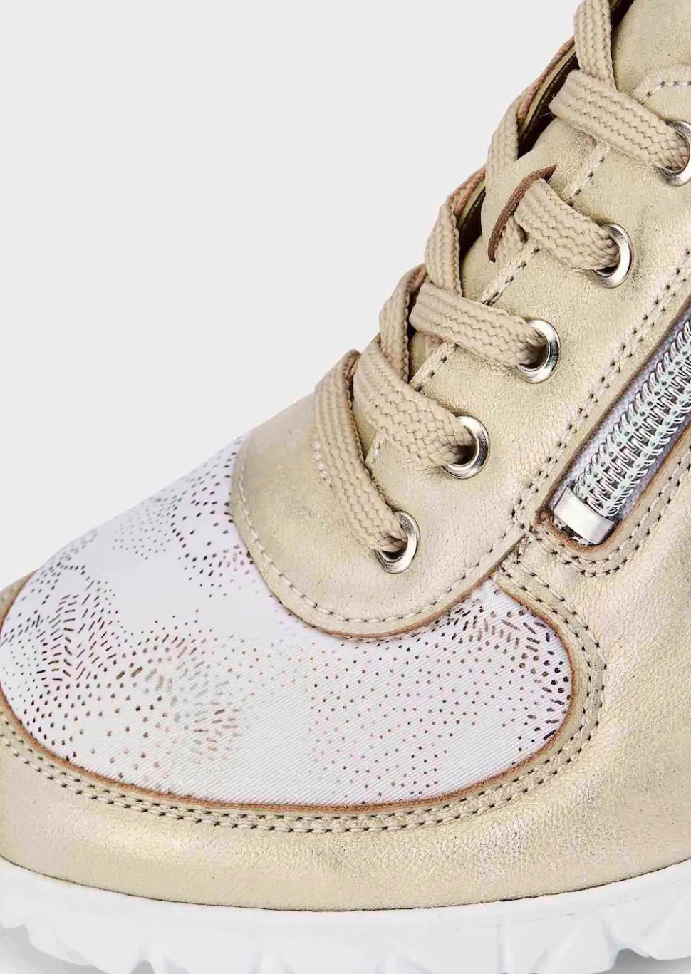 Halbschuhe mit Elastik-Einsätzen